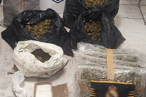 (ΦΩΤΟ) Χανιά: 24 κιλά χασίς και ποσότητα κοκαΐνης στην κατοχή πέντε ατόμων