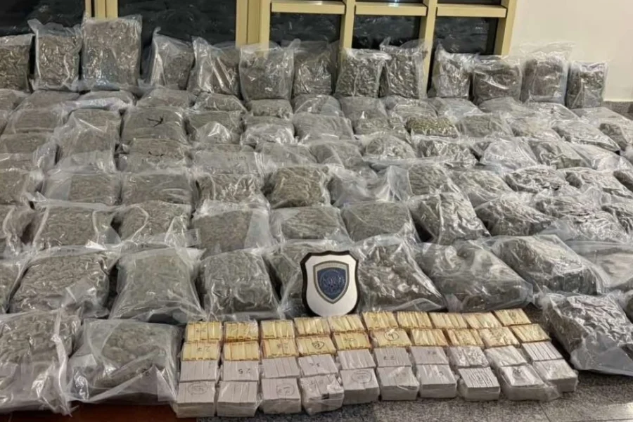 Πάτρα: Ναρκωτικά 900.000 ευρώ βρέθηκαν σε φορτηγό στο Ρίο – Συνελήφθη ο οδηγός και ένας 45χρονος στους Αμπελόκηπους που είχε αποθήκη για διακίνηση