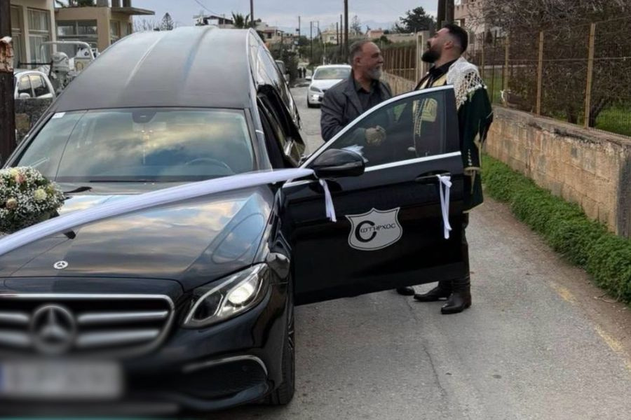 (ΦΩΤΟ – ΒΙΝΤΕΟ) Ηράκλειο: Γαμπρός πήγε με την νεκροφόρα στην εκκλησία!