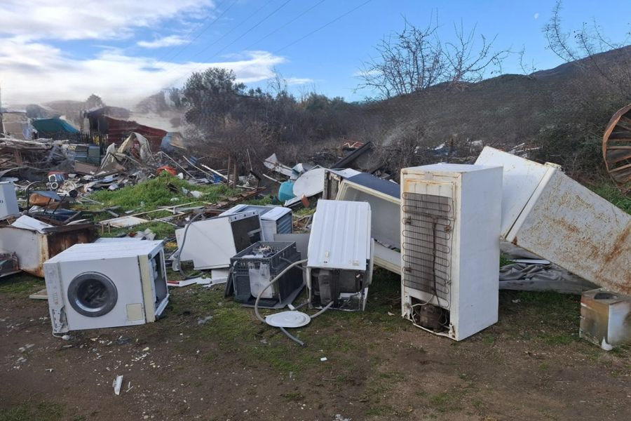 Θεσσαλονίκη: Συνελήφθη 57χρονος που πετούσε ανεξέλεγκτα οικιακές ηλεκτρικές συσκευές