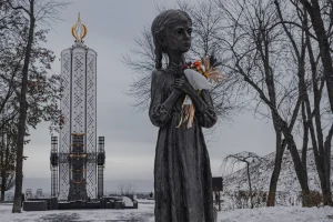 Τσέχοι πολίτες συγκέντρωσαν πάνω από 6 εκατ. δολάρια για να αγοράσουν γεννήτριες για την Ουκρανία