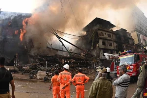 Πακιστάν: Έξι νεκροί σε πυρκαγιά σε εμπορικό κέντρο στο Καράτσι