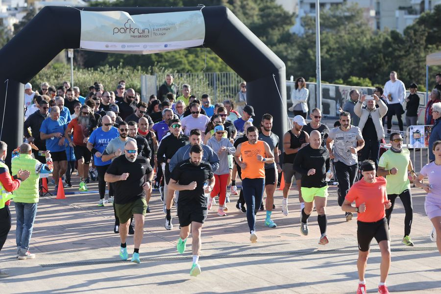 (ΒΙΝΤΕΟ) Δεύτερο «Parkrun Heraklion»: Γίνεται θεσμός άθλησης και χαράς ο γύρος των Ενετικών Τειχών του Ηρακλείου