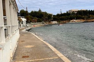 Στις …ράγες το έργο προστασίας της ακτογραμμής της Αγίας Πελαγίας