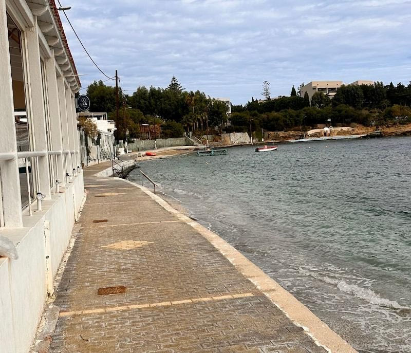 Στις …ράγες το έργο προστασίας της ακτογραμμής της Αγίας Πελαγίας