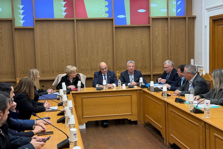 Ηράκλειο: Αναζητούν αίθουσες για να μετατραπούν σε ακροατήρια