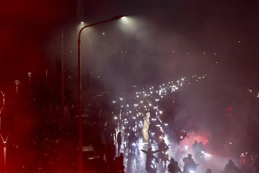 Ο ΠΑΟΚ αποχαιρετά τα 7 παλικάρια που σκοτώθηκαν στη Ρουμανία: Ρίγη όταν οι σοροί έφτασαν στην Τούμπα