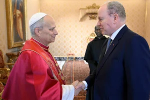 Μυστήριο με το σημάδι στο πρόσωπο του πρίγκιπα Αλβέρτου στη συνάντησή του με τον πάπα Λέοντα