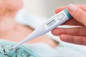 Πυρετός στους ενήλικες: Πότε είναι υψηλός και πότε να σας ανησυχήσει