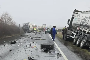 «Όλα τα θυμάμαι, δεν έχασα τις αισθήσεις μου -Θρηνώ τους φίλους μου» λέει ένας εκ των τραυματιών του τροχαίου-σοκ στη Ρουμανία