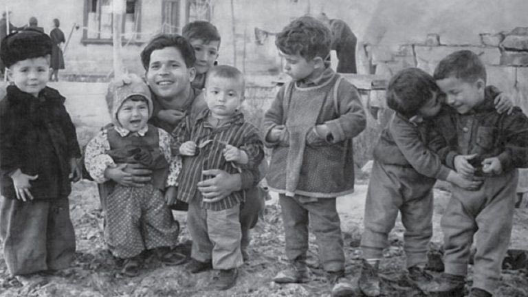 «Το Ελληνικό Θαύμα στην Τασκένδη» μέσα από σπάνιες και ιστορικές φωτογραφίες