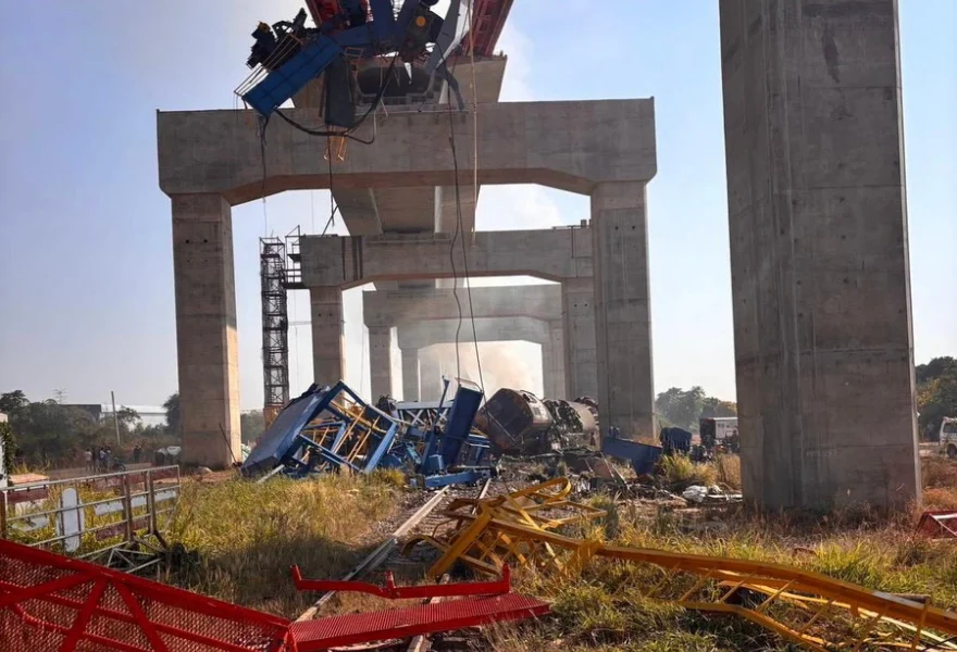 Σιδηροδρομικό δυστύχημα στην Ταϊλάνδη: Γερανός κατέρρευσε και έπεσε σε τρένο, τουλάχιστον 22 νεκροί