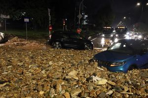 «Αυτό που έγινε δεν το έχουμε ξαναζήσει» λέει ο δήμαρχος Γλυφάδας – Ζήτησε να τεθεί η πόλη σε κατάσταση εκτάκτου ανάγκης