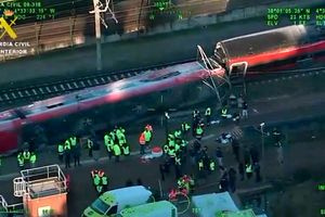 Σιδηροδρομική τραγωδία στην Ισπανία: Σπασμένο σύνδεσμο στις ράγες εντόπισαν οι εμπειρογνώμονες