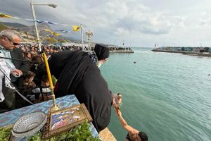 Με λαμπρότητα και κατάνυξη ο εορτασμός των υδάτων στον Δήμο Βιάννου