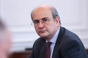 Χατζηδάκης: Να περάσουμε από τις επιδοτήσεις και τις αποζημιώσεις στην αγροτική ανάπτυξη