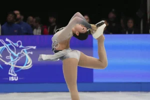 Παγκόσμιο πατινάζ: Κινέζα αθλήτρια επέλεξε την «Αστερομάτα» για το πρόγραμμα της