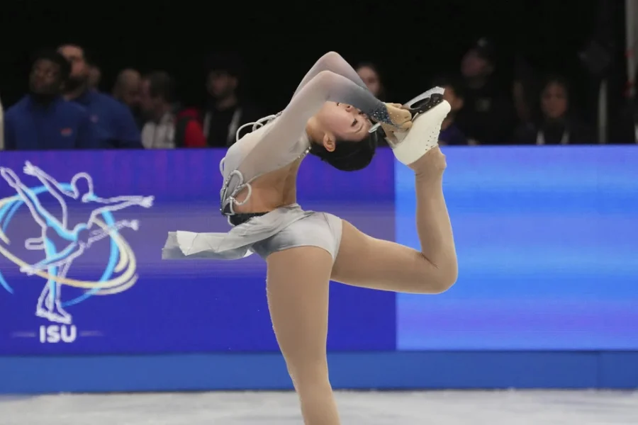 Παγκόσμιο πατινάζ: Κινέζα αθλήτρια επέλεξε την «Αστερομάτα» για το πρόγραμμα της