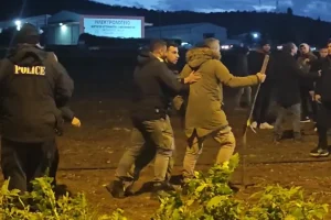 Ένταση στο μπλόκο της Θήβας, αγρότες ζήτησαν την αποχώρηση της Αστυνομίας