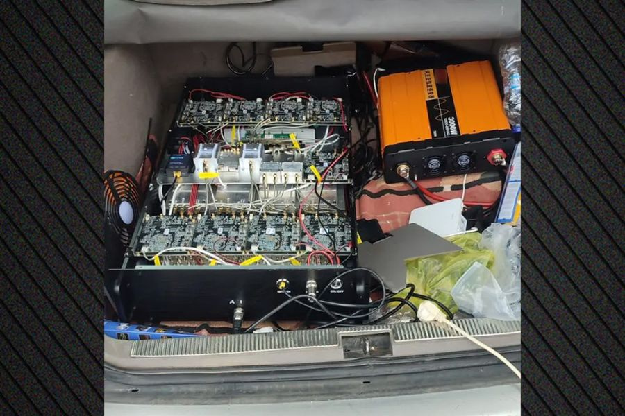 Απάτη υψηλής τεχνολογίας SMS Blaster Attack: Υπέκλεπταν τραπεζικά δεδομένα με ειδικό εξοπλισμό στο πορτ μπαγκάζ αυτοκινήτου