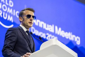 Η Ευρώπη προτιμά τον σεβασμό, όχι τους νταήδες, λέει ο Μακρόν – Παράθυρο για χρήση «εμπορικού μπαζούκα» κατά των ΗΠΑ