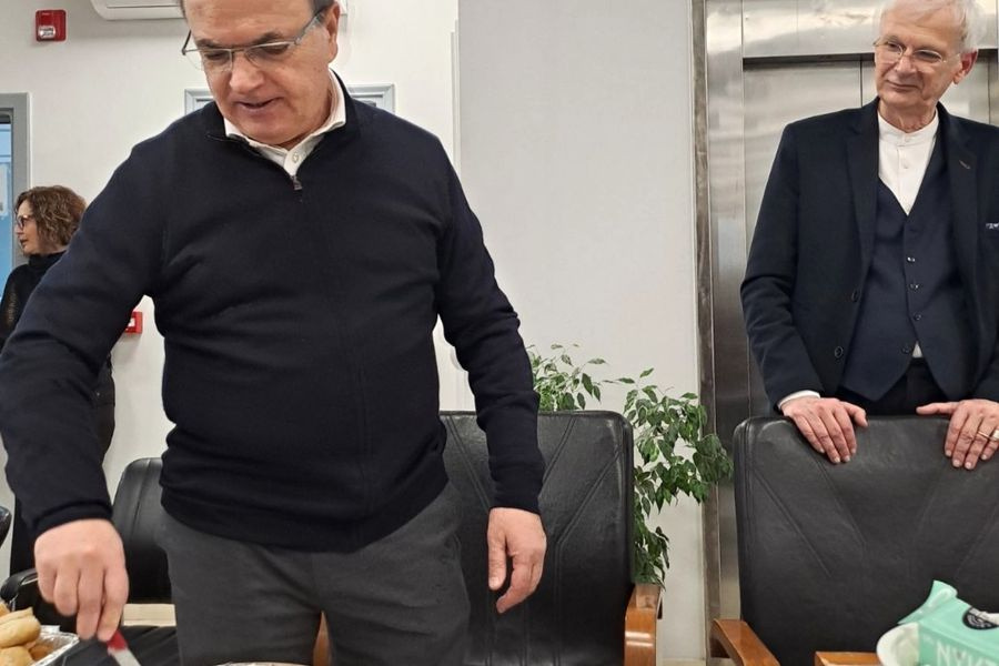 Σε κλίμα συναδεφικότητας και αισιοδοξίας έκοψαν την πίτα τους οι εργαζόμενοι στο Δημαρχείο Ρεθύμνου