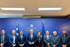 Ο Παύλος Μπαριτάκης στη σύσκεψη στο ΥΠΑΑΤ