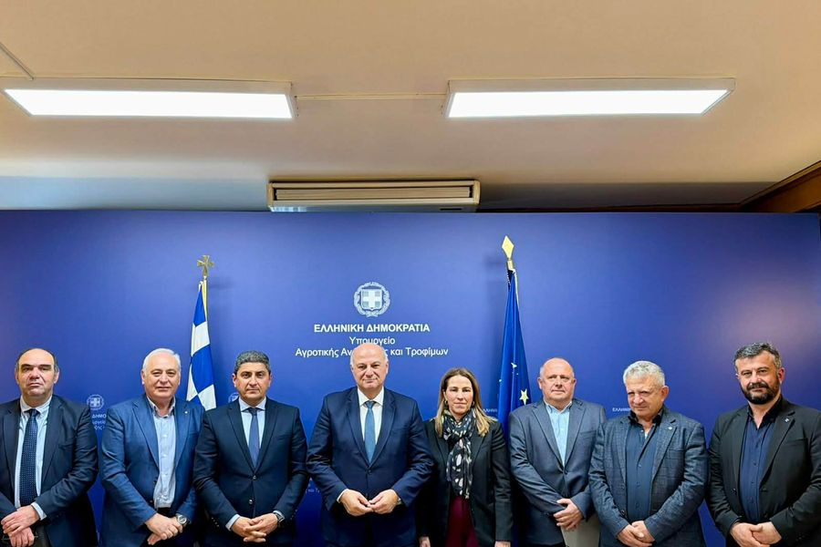 Ο Παύλος Μπαριτάκης στη σύσκεψη στο ΥΠΑΑΤ