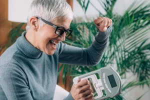 Το απλό τεστ δύναμης που προβλέπει την κατάσταση της υγείας – Γίνεται στο σπίτι