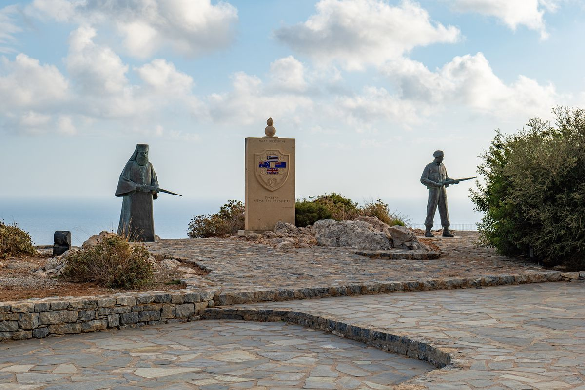 Πρώτες συναντήσεις Στεφανογιάννη – Σατανά  (Αύγουστος και Νοέμβριος 1941)  και ο Κώστας Δραμουντάνης – Γερτσεκόκωστας