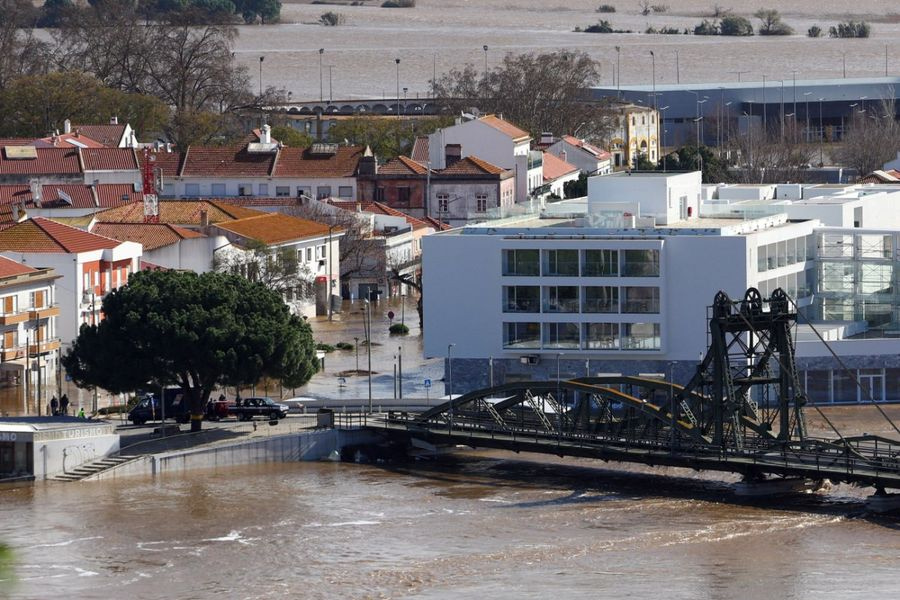 Πορτογαλία – Ισπανία: Συναγερμός για νέο κύμα κακοκαιρίας μετά την καταιγίδα Λεονάρντο – Έρχεται η Μάρτα