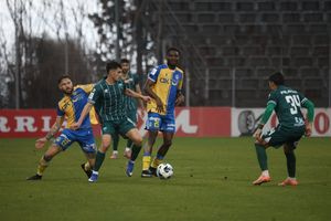 Super League: «Χόρευε» στη βροχή ο Λεβαδειακός