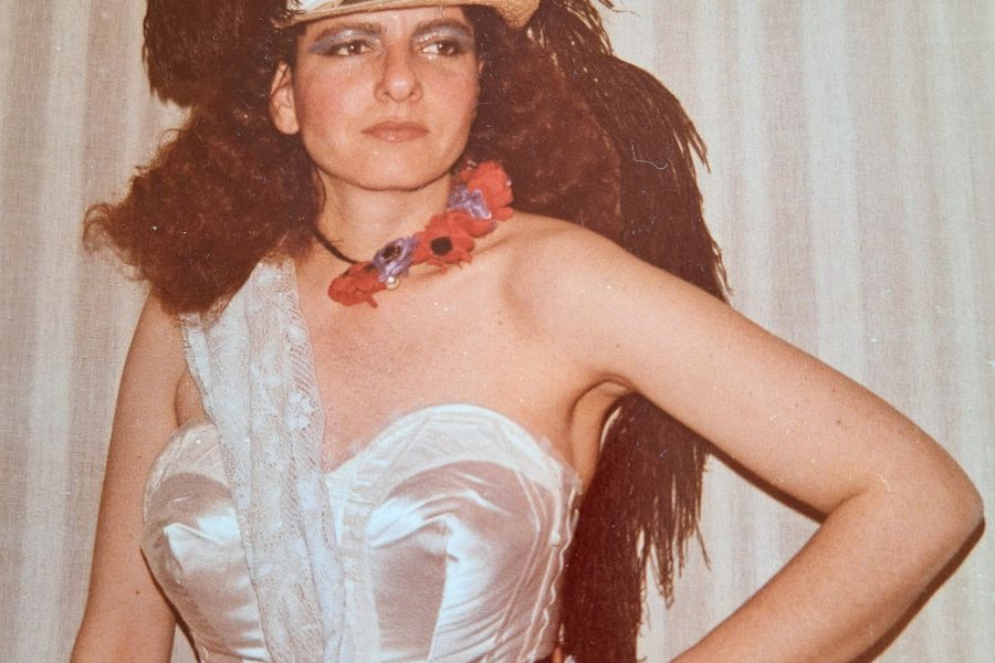 Η Ρέα Γαλανάκη  σ’ ένα φημισμένο αποκριάτικο χορό…  μιας περασμένης Αποκριάς