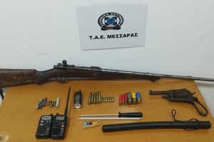 ΦΩΤΟ: Είχε στην κατοχή του ένα «μίνι οπλοστάσιο»-Τι βρήκαν οι αρχές