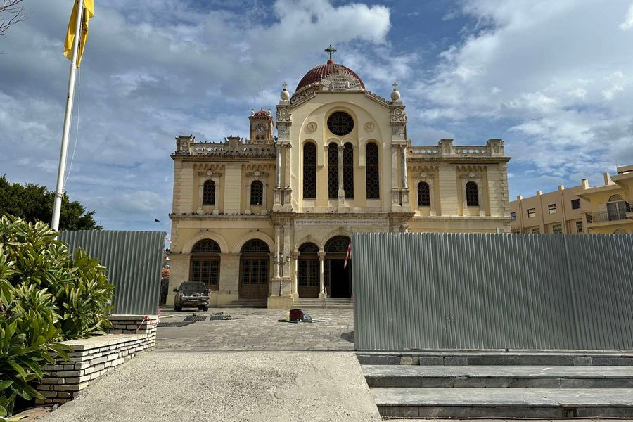 Κλείνει για τρία χρόνια ο Μητροπολιτικός Ναός του Αγίου Μηνά – Ξεκίνησαν οι εργασίες αποκατάστασής του