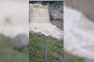 ΒΙΝΤΕΟ: Άρχισε να μπαίνει νερό στον Αποσελέμη – Συγκρατημένη η αισιοδοξία