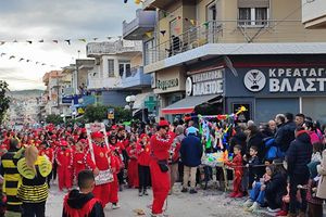 Χιλιάδες κόσμου έπαιξαν, γέλασαν, ήρθαν και παρέλασαν στο Καρναβάλι Αρκαλοχωρίου
