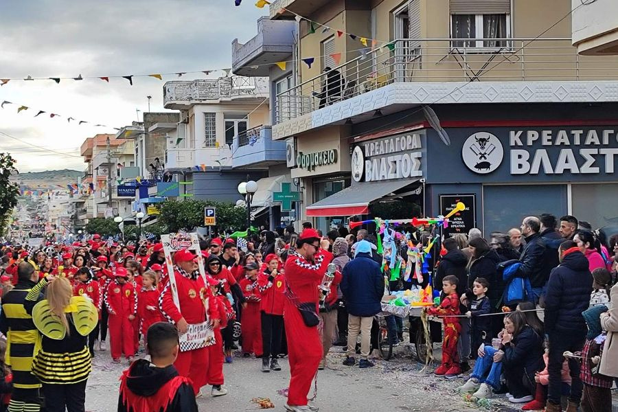 Χιλιάδες κόσμου έπαιξαν, γέλασαν, ήρθαν και παρέλασαν στο Καρναβάλι Αρκαλοχωρίου