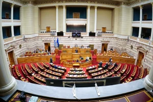 Ξεκινούν οι εσωκομματικές διεργασίες για τη Συνταγματική Αναθεώρηση