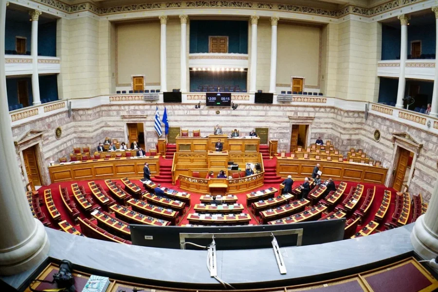 Ξεκινούν οι εσωκομματικές διεργασίες για τη Συνταγματική Αναθεώρηση