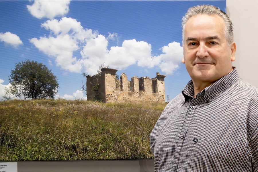 Ένα οδοιπορικό 13 χρόνων στα σχολεία που εγκατέλειψαν οι άνθρωποι και ρήμαξε ο χρόνος