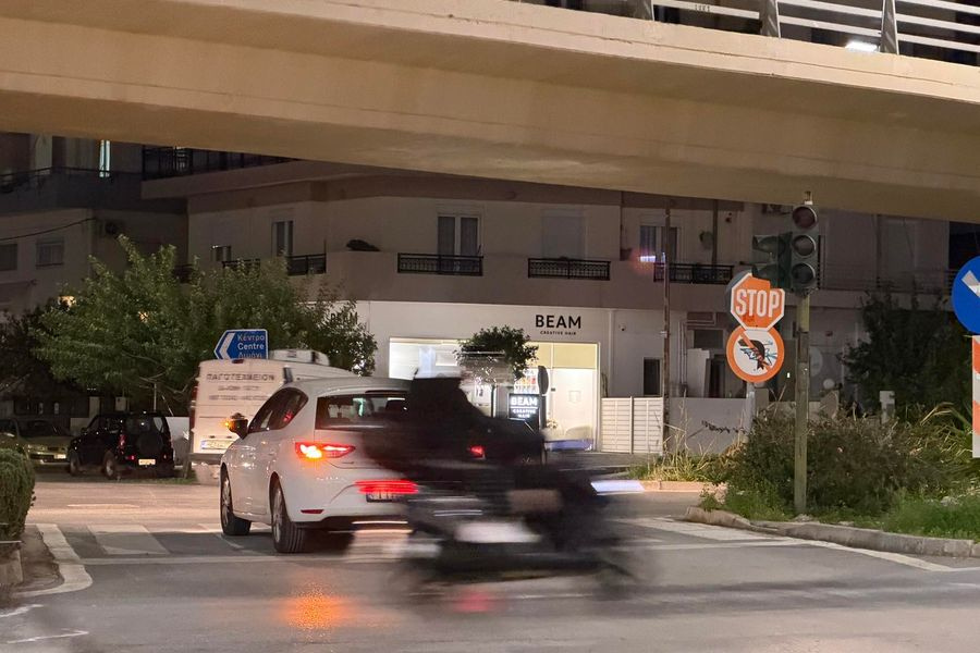 ΦΩΤΟ: Εκτός λειτουργίας τα φανάρια στην Κνωσού