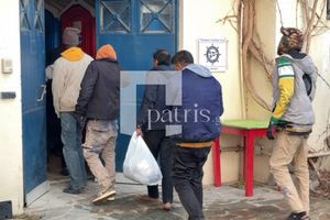 (ΦΩΤΟ) Πολύνεκρο ναυάγιο -Έφτασαν στο Ηράκλειο οι μετανάστες που σώθηκαν