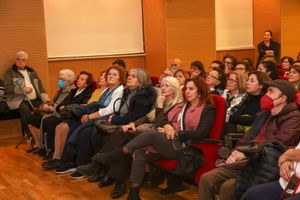 Μάγεψε το κοινό η Τασούλα Μ. Μαρκομιχελάκη στις «Μικρές Ιστορίες της Πόλης»