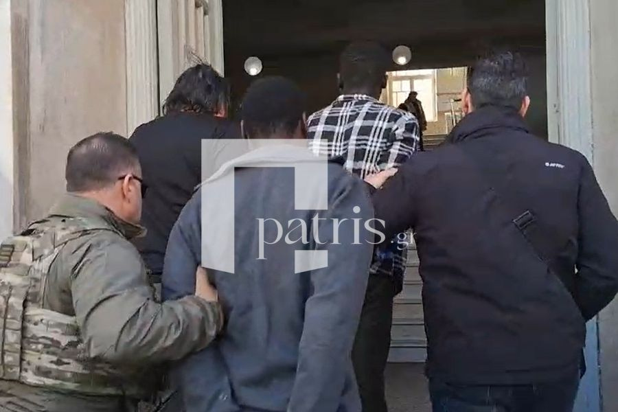 (ΦΩΤΟ-ΒΙΝΤΕΟ) Πολύνεκρη τραγωδία: Στον ανακριτή οι δύο διακινητές – Κατηγορούνται για ανθρωποκτονία