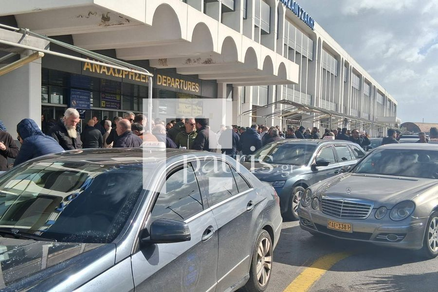 ΦΩΤΟ: Τραβούν… χειρόφρενο τα ταξί του Ηρακλείου – Συγκέντρωση στο αεροδρόμιο
