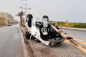 ΦΩΤΟ: Τροχαίο με ανατροπή στην παραλιακή Ηρακλείου – Στο νοσοκομείο ένας 50χρονος