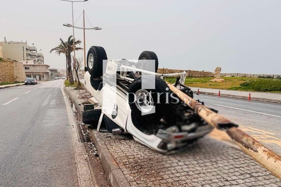 ΦΩΤΟ: Τροχαίο με ανατροπή στην παραλιακή Ηρακλείου – Στο νοσοκομείο ένας 50χρονος