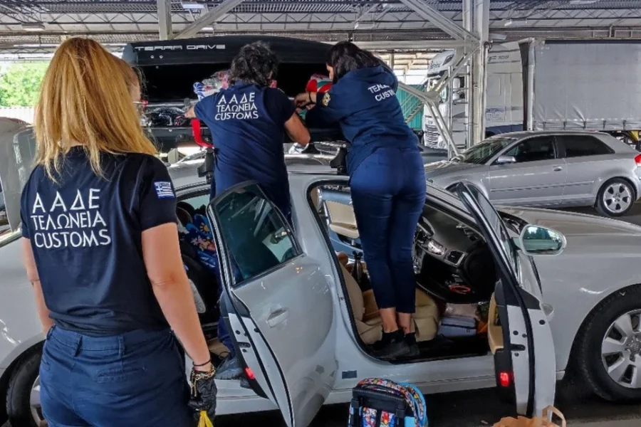 ΑΑΔΕ: Εκατομμύρια σε μετρητά, ναρκωτικά, παράνομες εισαγωγές