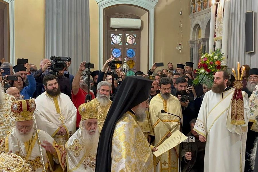 (ΦΩΤΟ – ΒΙΝΤΕΟ) «Άξιος!»: Με θρησκευτική κατάνυξη η χειροτονία του νέου Μητροπολίτη Κυδωνίας και Αποκορώνου